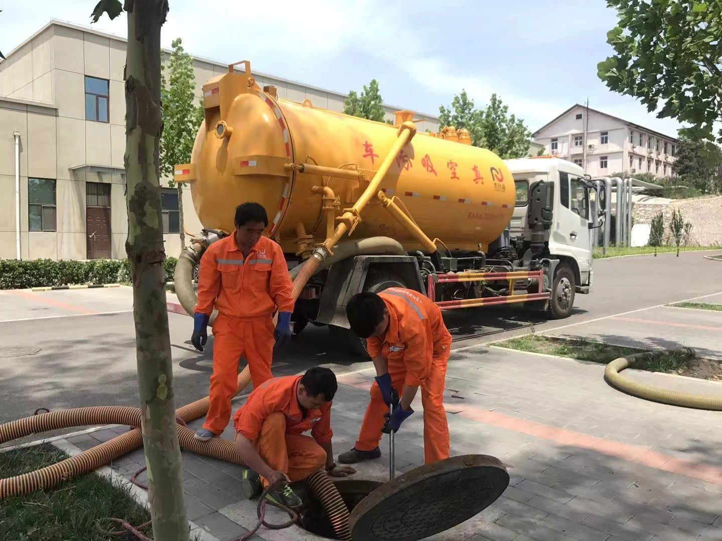 宿迁化粪池清理与5-8吨吸粪车施工效率分析